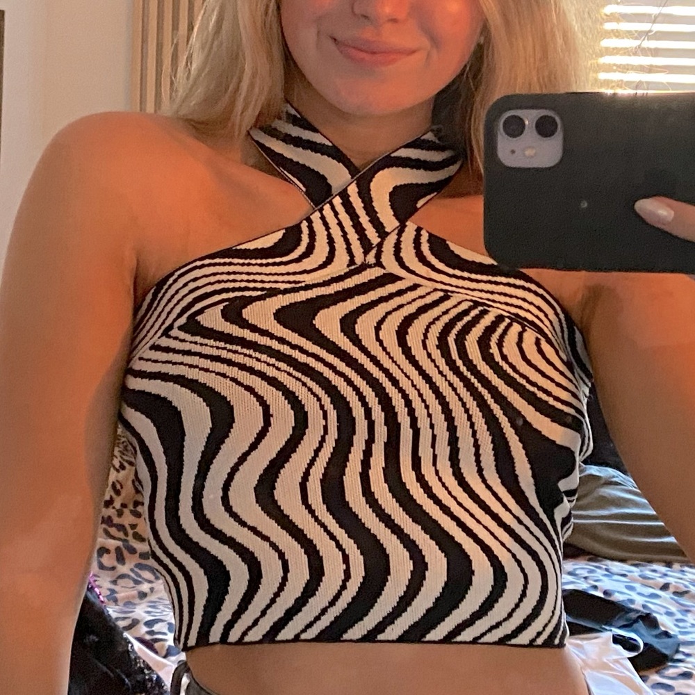 Glassons B & W Cross Neck Top.